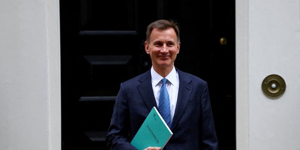 Le ministre britannique des finances, jeremy hunt, au 11 downing street a londres[reuters.com]