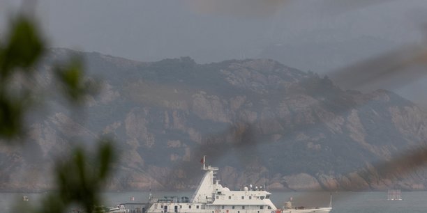 Un navire des garde-cotes chinois navigue lors d'un exercice militaire pres de fuzhou, dans la province de fujian, a proximite des iles matsu controlees par taiwan[reuters.com]