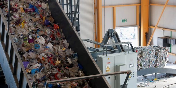 Plastique recycle dans l'installation de valorisation des materiaux de wasteserv a malte[reuters.com]