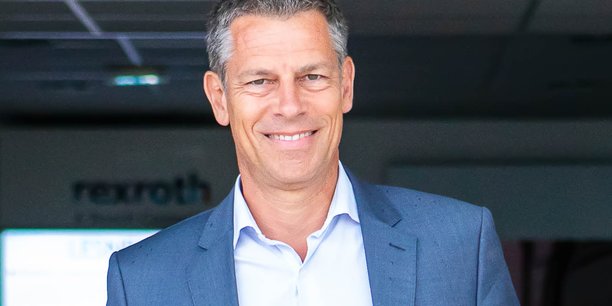 Richard Brunet, président de Bosch Rexroth France, la filiale du groupe allemand en charge des produits industriels, revient sur les enjeux qui se posent au sein du marché de l'automobile : fabriquer aux mêmes coûts qu'avant, mais en prenant le virage de la transition énergétique et du réemploi des outils industriels.