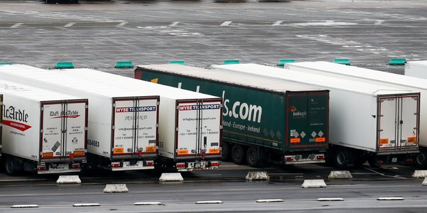 Ces camions à rallonge, composés d'un conteneur auquel s'ajoute une remorque, existent déjà dans une poignée de pays (photo d'illustration).