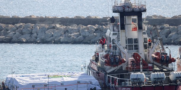 Cette cargaison de près de 200 tonnes de nourriture, selon l'ONG, a été transportée depuis Chypre sur une barge remorquée par le bateau de l'ONG espagnole, Open Arms, parti mardi du port chypriote de Larnaca