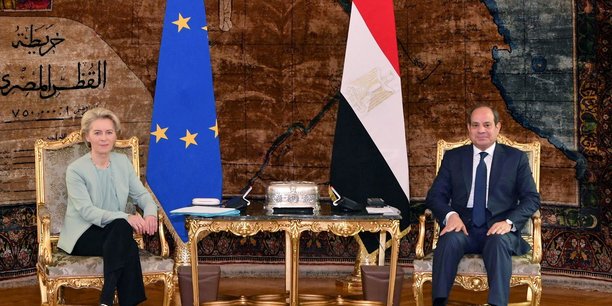 La présidente de la Commission européenne Ursula von der Leyen et le président égyptien Abdel Fattah al-Sissi.