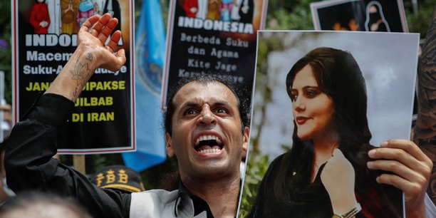 Une manifestation contre le regime iranien a la suite de la mort de mahsa amini[reuters.com]
