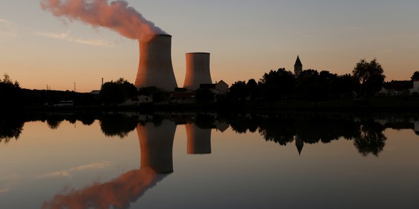 Une tour de refroidissement de la centrale nucleaire d'edf a civaux, en france[reuters.com]