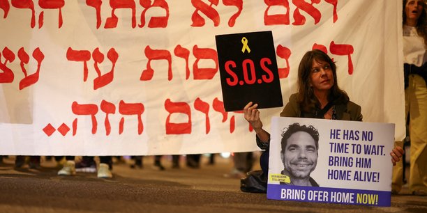 Des manifestants demandent la liberation des otages de gaza a tel-aviv[reuters.com]