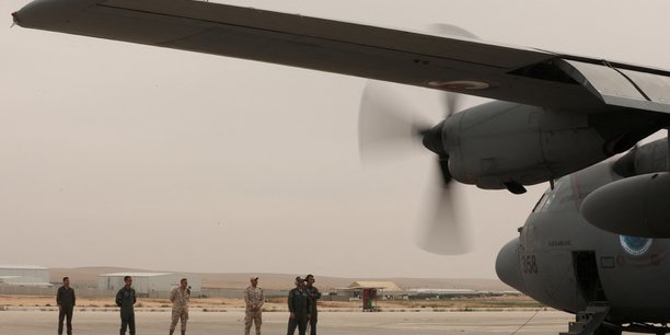 Un avion militaire pres de gaza, a zarqa, en jordanie[reuters.com]