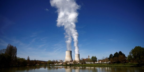 De la vapeur s'echappe des tours de refroidissement de la centrale nucleaire d'electricite de france (edf) a civaux[reuters.com]