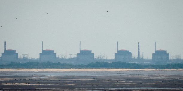 Vue de la centrale nucleaire de zaporijjia depuis la rive du reservoir de kakhovka a nikopol[reuters.com]
