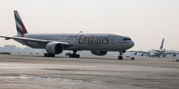 Un appareil emirates sur le tarmac de l'aeroport de dubai[reuters.com]