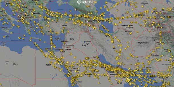 Une representation graphique du trafic aerien montre l'espace aerien au-dessus de l'iran et des pays voisins du moyen-orient[reuters.com]