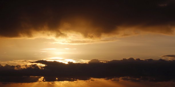 La cote atlantique au coucher du soleil au cap ferret, dans le sud-ouest de la france[reuters.com]