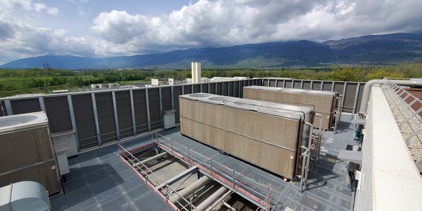 Le nouveau datacenter du CERN se situe à Prévessin-Moëns (Ain), à quelques kilomètres du site historique de Meyrin (Suisse). Opérationnel depuis février, il héberge désormais l'équivalent en données de 4MW de puissance d'alimentation électrique et de refroidissement. Et pourrait monter à 12 MW à l'avenir, en fonction des investissements réalisés.