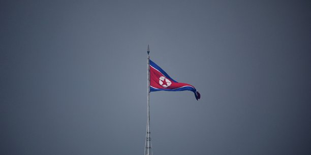 Photo d'archives d'un drapeau nord-coreen qui flotte a gijungdong en coree du nord[reuters.com]