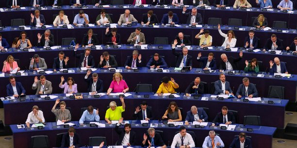 Des membres du parlement europeen votent a starsbourg[reuters.com]