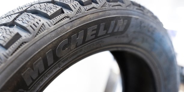 Un pneu produit par la societe francaise michelin est expose chez un concessionnaire a moscou[reuters.com]