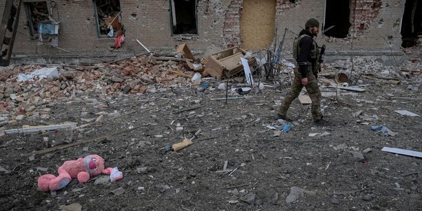 Un soldat ukrainien a tchassiv yar[reuters.com]