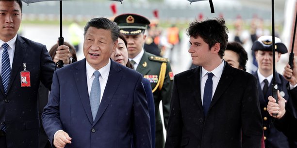 Le premier ministre francais gabriel attal accueille le president chinois xi jinping a son arrivee  a l'aeroport d'orly pour une visite d'etat de deux jours en france[reuters.com]