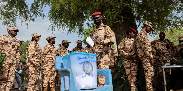 Photo des soldats tchadiens qui ont vote par anticipation lors de l'election presidentielle au tchad[reuters.com]