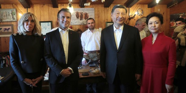 Photo du president francais, emmanuel macron, et du president chinois, xi jinping, accompagnes de leurs epouses au col du tourmalet[reuters.com]