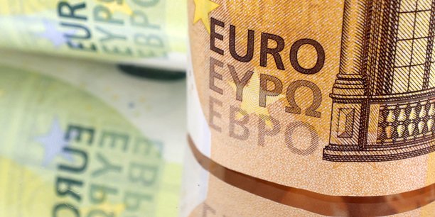 Illustration de billets de banque en euros[reuters.com]
