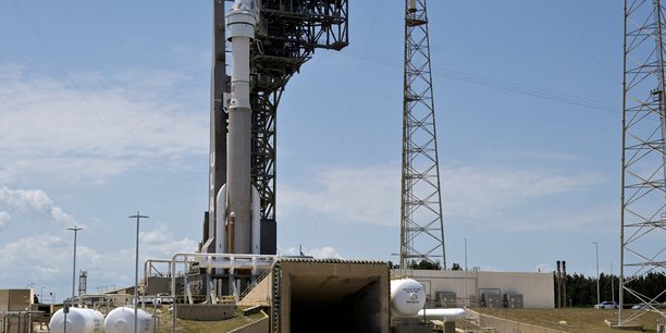 Une fusee atlas v de united launch alliance est posee sur l'aire de lancement a cap canaveral[reuters.com]