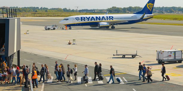 L'un des trois avions Ryanair basés à Bordeaux sera retiré dès le mois de juillet 2024 avant la fermeture de la base et des 40 dessertes au mois de novembre.