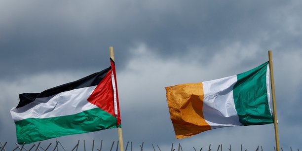 Les drapeaux de la palestine et de l'irlande a belfast[reuters.com]