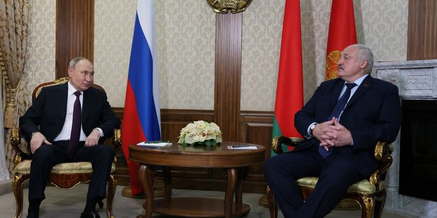 Le president bielorusse alexandre loukachenko et le president russe vladimir poutine se rencontrent a minsk[reuters.com]