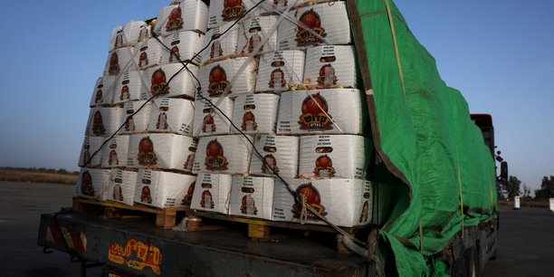 Photo d'archives: un camion d'aide alimentaire est abandonne pres de l'entree du poste frontiere de kerem shalom[reuters.com]