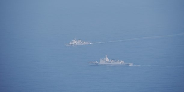 Des navires de garde-cotes chinois sont photographies alors qu'ils naviguent a un endroit non divulgue dans les eaux autour de taiwan[reuters.com]