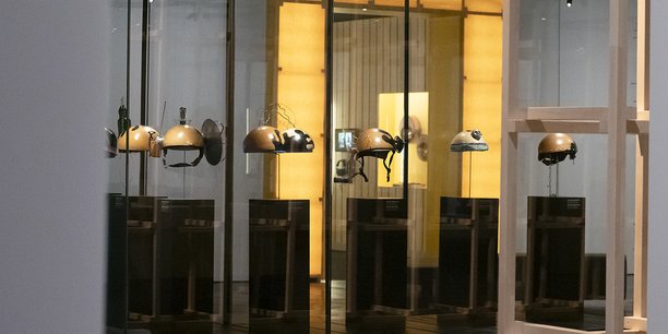 Casques- calebasses de Blick Bassy (musée d’Ethnographie de Genève).