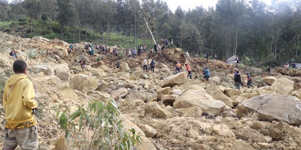 Les consequences d'un glissement de terrain en papouasie-nouvelle-guinee[reuters.com]
