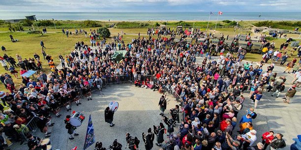 Une cérémonie à Juno Beach - Courseulles-sur-mer (Calvados).