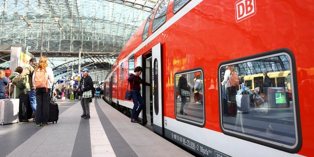 En mai 2023, le gouvernement allemand avait instauré un abonnement à 49 euros par mois permettant de voyager sur l'ensemble du réseau de transports publics allemands.