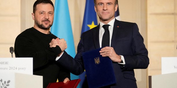 Le president francais emmanuel macron et le president ukrainien volodimir zelensky au palais de l'elysee a paris[reuters.com]