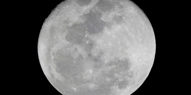 La face cachée de la Lune est appelée ainsi parce qu'elle est invisible depuis la Terre et non parce qu'elle ne capte jamais les rayons du soleil (photo d'illustration).