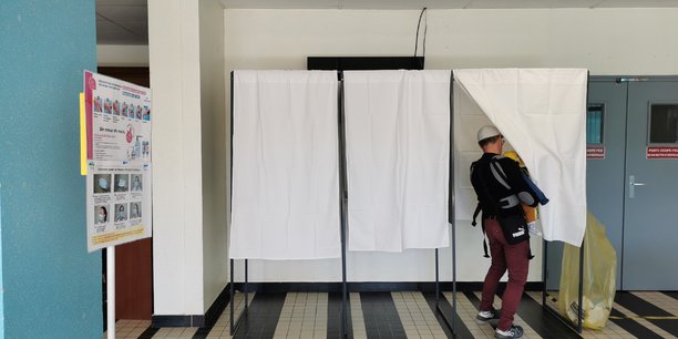 La liste aux élections européennes du Rassemblement national, menée par Jordan Bardella, a recueilli 30,91% des votes exprimés en Auvergne-Rhône-Alpes, contre 31,4 % au niveau national. Elle est suivie par celle de « Coalition d'Europe » (Renaissance, Modem), avec 14,2 % des voix (14,6 % au national), puis par « Réveiller l'Europe » (Parti socialiste, Place publique) avec 13,8 % des voix en Auvergne-Rhône-Alpes (au même niveau qu'à l'échelle nationale).