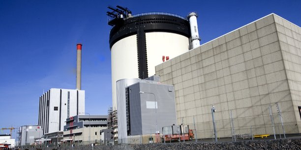 La Suède exploite actuellement , dans trois centrales différentess, six réacteurs nucléaires mis en service au cours des années 1975-1985.