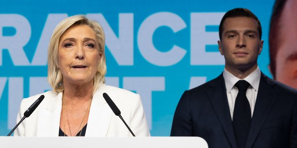 Marine Le Pen et Jordan Bardella s'adressent au militants du RN à Paris, le dimanche 9 juin dernier, après leur victoire aux élections européennes.