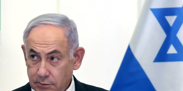 Le premier ministre israelien benjamin netanyahu assiste a une reunion du cabinet a jerusalem[reuters.com]