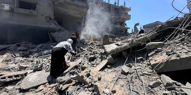 Palestinians search for casualties at the site of israeli strikes on houses[reuters.com]
