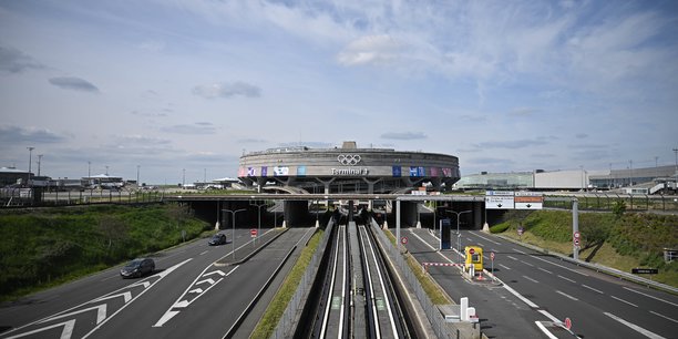 Comme dans d'autres aéroports européens, l'aéroport Paris-Charles-de-Gaulle présente des concentrations élevées de particules fines.