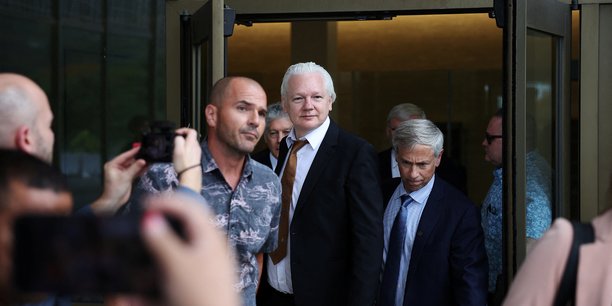 Julian assange, fondateur de wikileaks, apres une audience au tribunal de district des etats-unis a saipan[reuters.com]