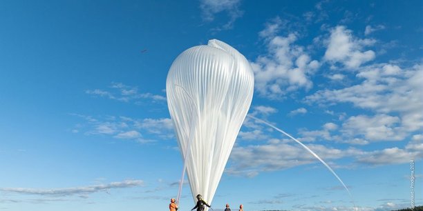 Fourni par l'usine d'Ayguesvives d'Hemeria près de Toulouse, ce ballon stratosphérique est capable de porter une charge utile de 900 kg à une altitude moyenne de 40 km.