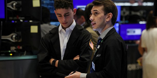 Des traders travaillent a la bourse de new york[reuters.com]