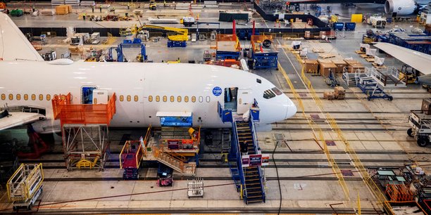 Boeing a créé Spirit AeroSystems en 2005 pour regrouper plusieurs de ses activités dans une entreprise indépendante, pour ne conserver en propre que l’assemblage final des avions.