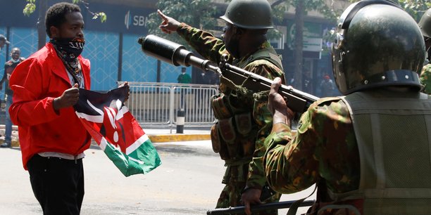 Des manifestants contre le projet de loi sur la finance se heurtant a la police a nairobi[reuters.com]