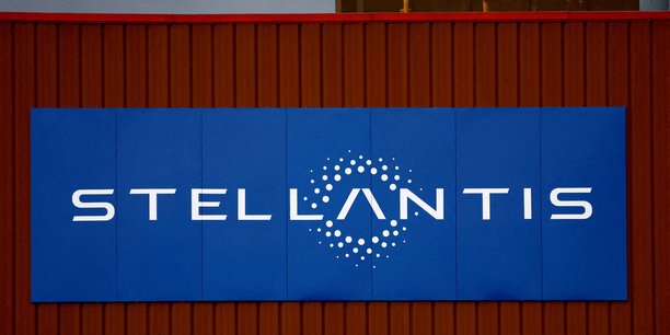 Le logo de stellantis a l'exterieur des locaux de l'entreprise a chartres-de-bretagne[reuters.com]