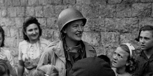 David E. Scherman, Lee Miller et des enfants à Saint-Malo, août 1944